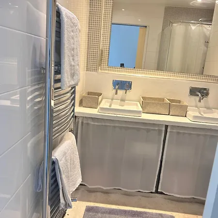 3 Pieces Climatise Proche Et Piscine Apartment